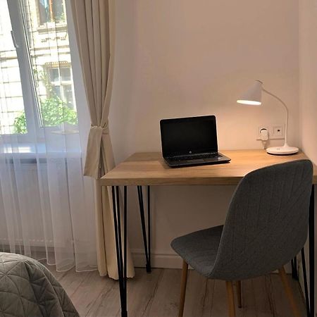 Iris Apartment On Popovich Lviv Bagian luar foto