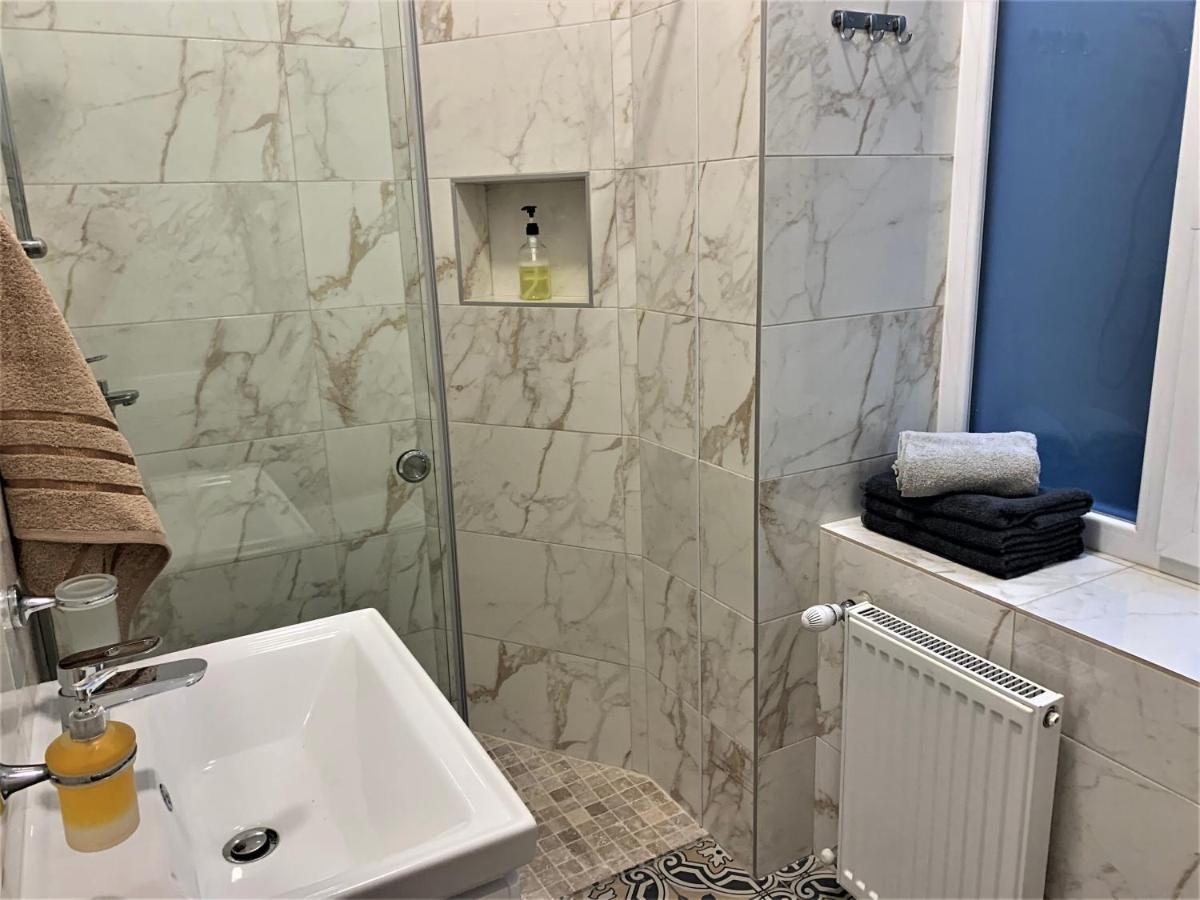 Iris Apartment On Popovich Lviv Bagian luar foto