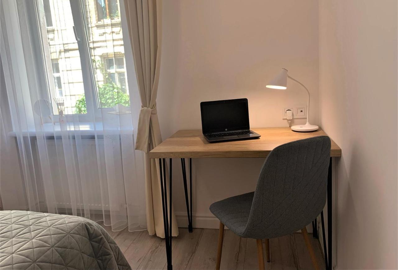 Iris Apartment On Popovich Lviv Bagian luar foto