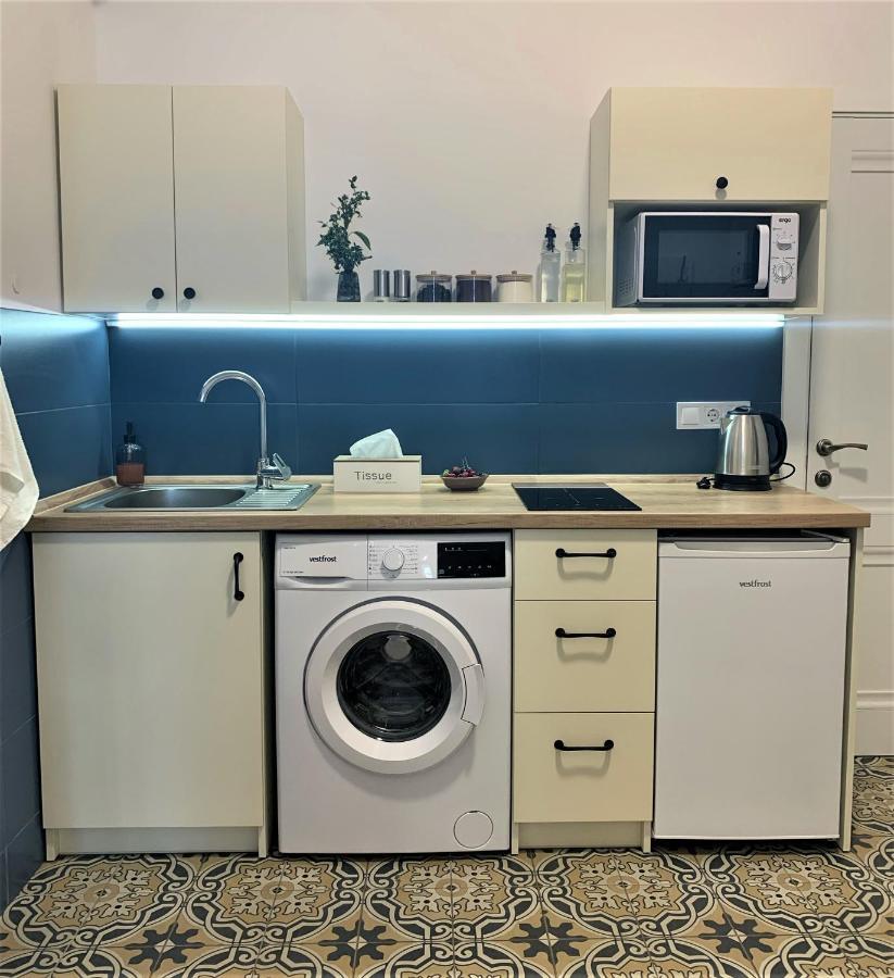 Iris Apartment On Popovich Lviv Bagian luar foto