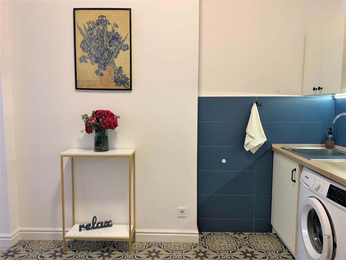Iris Apartment On Popovich Lviv Bagian luar foto