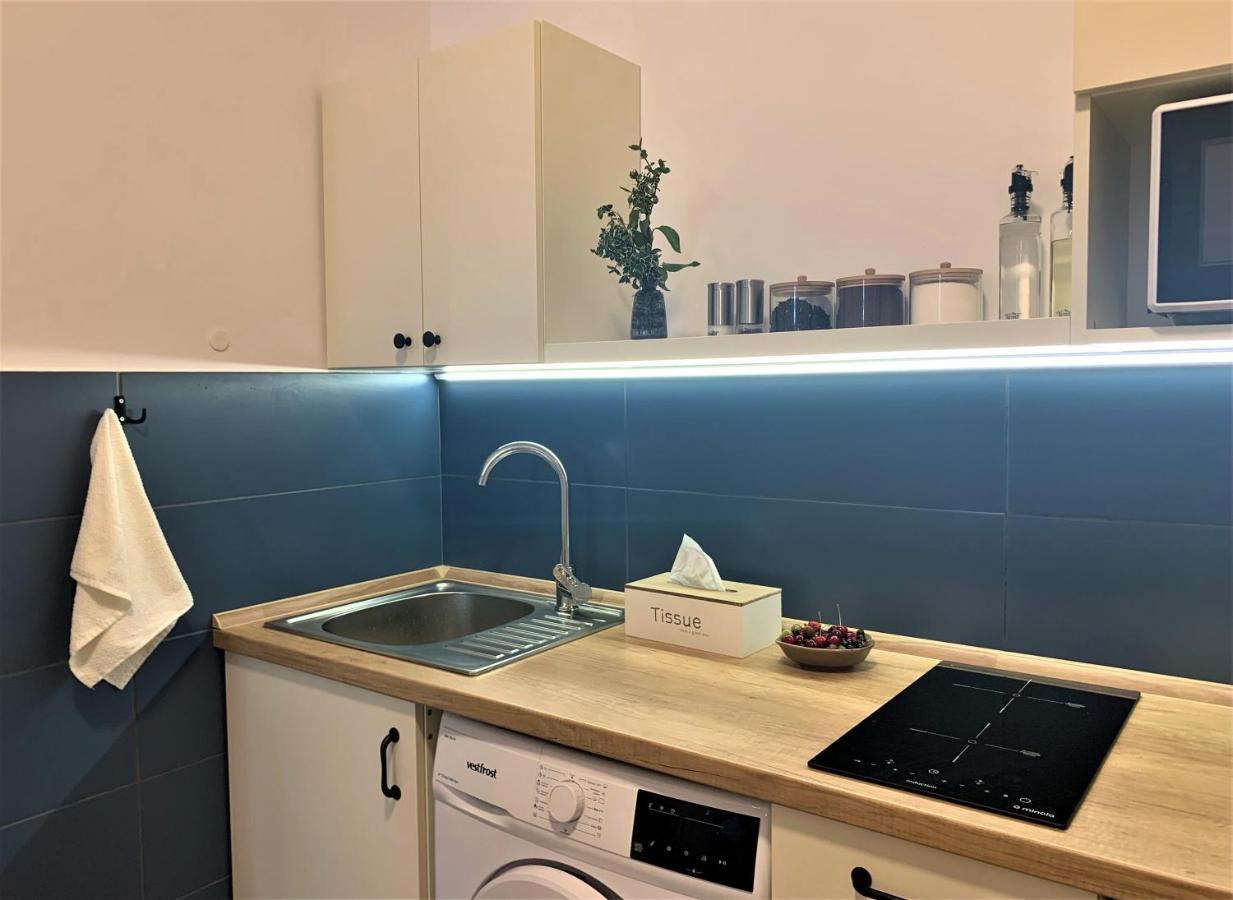 Iris Apartment On Popovich Lviv Bagian luar foto