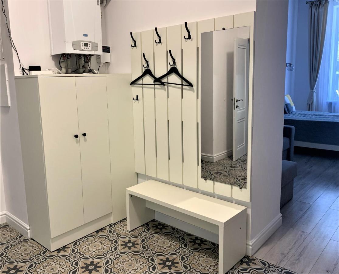 Iris Apartment On Popovich Lviv Bagian luar foto